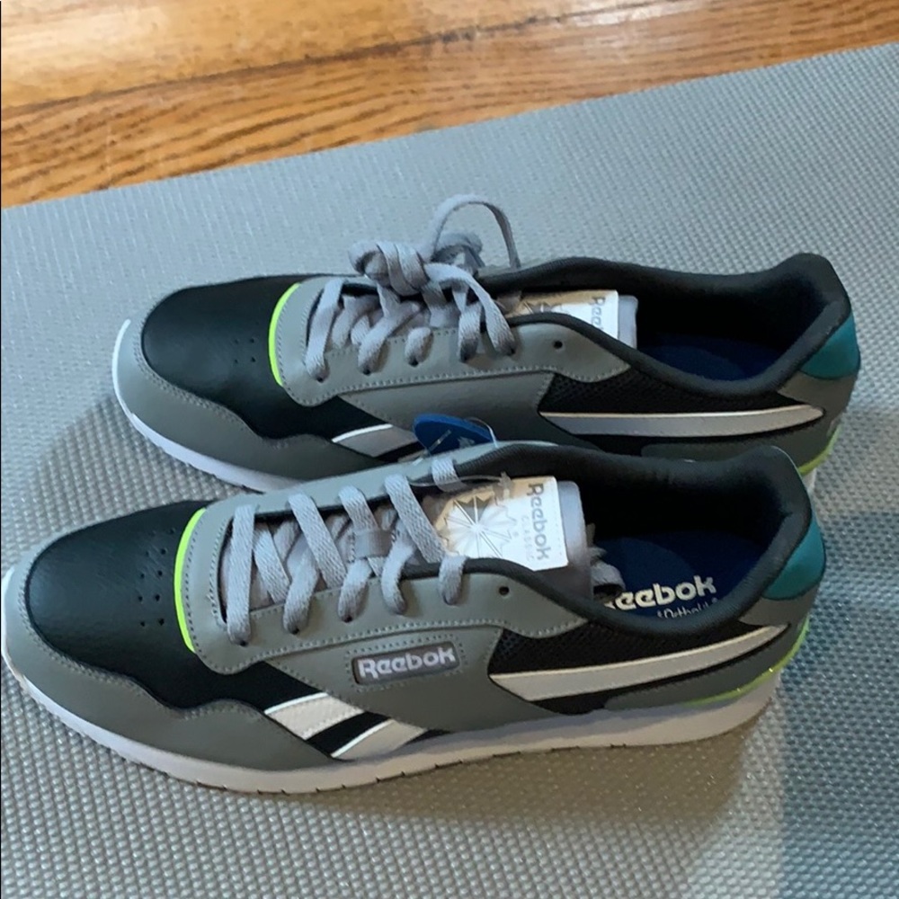 NEVER WORN REEBOKS